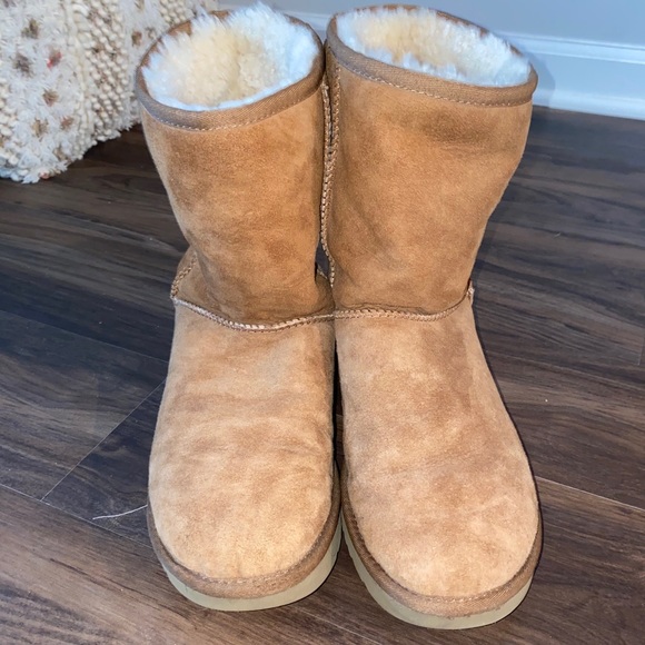 uggs - Picture 2 of 3